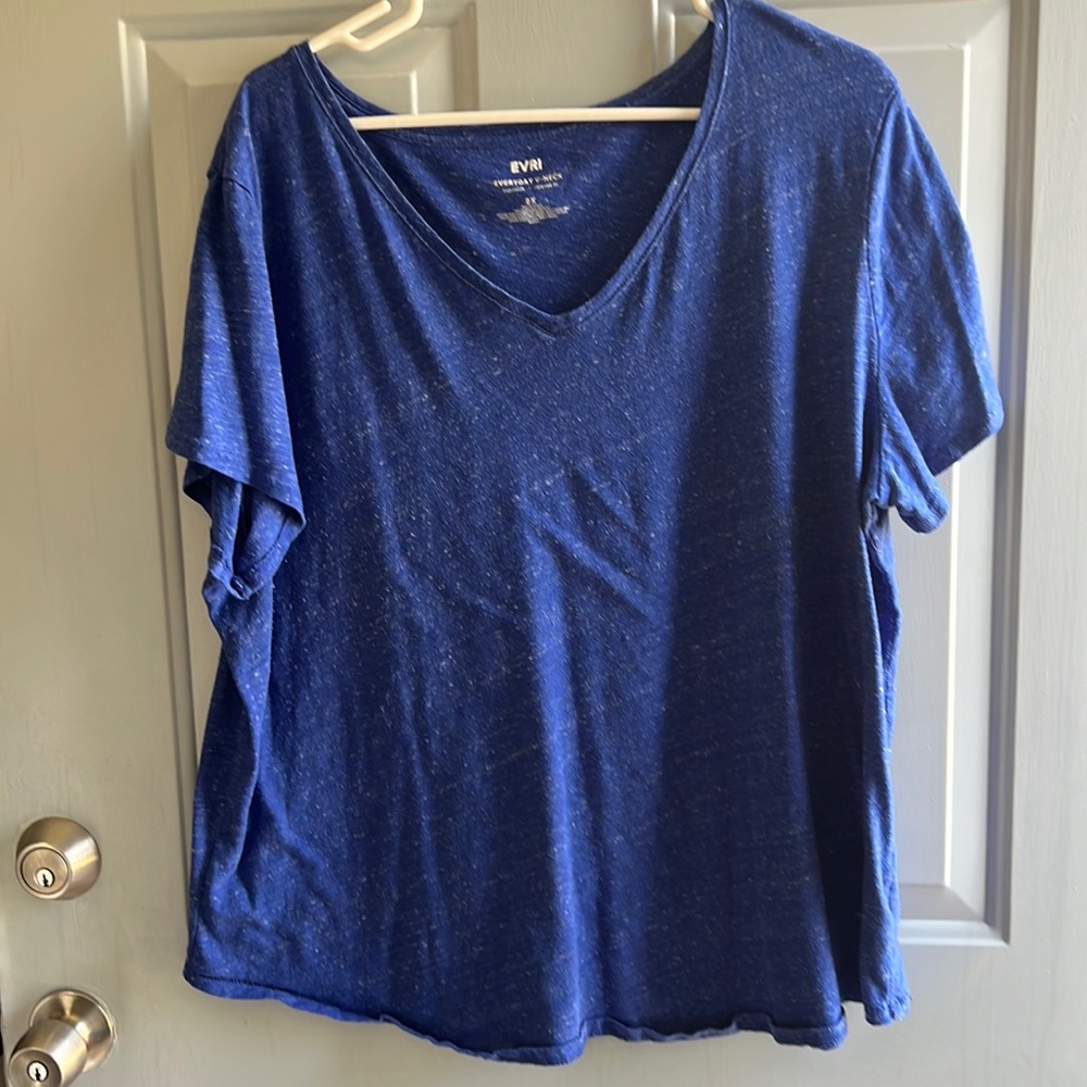 Ladies basic vneck tee